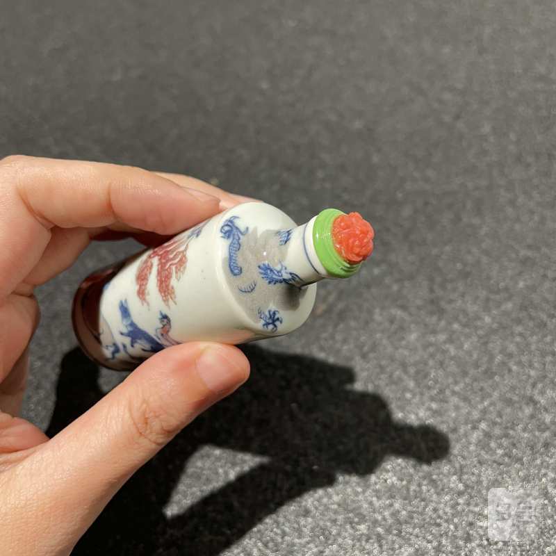 清中期 青花釉里红十二生肖图鼻烟壶 - 图12